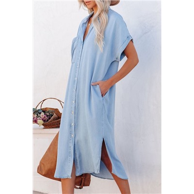 Голубое свободное платье-рубашка из шамбре с короткими рукавами и карманами