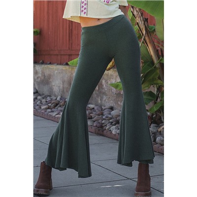 Зеленые облегающие брюки-клеш с высокой талией