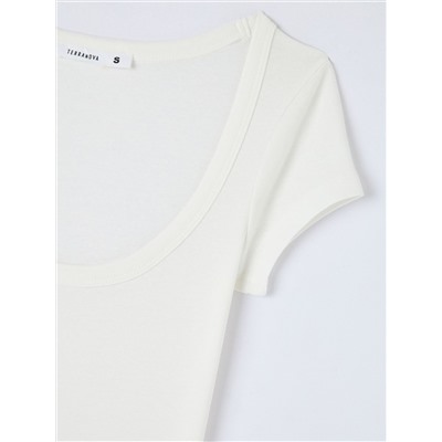 Однотонная футболка, приталенная Белая шерсть