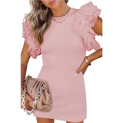 Розовое облегающее платье в рубчик с объемным сетчатым рукавом в горошек
