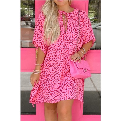 Розовое леопардовое платье свободного кроя с коротким рукавом
