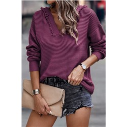 Фиолетовый свитер в рубчик с капюшоном и бахромой