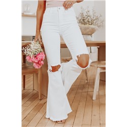 Белые джинсы-клеш с дырками на коленях