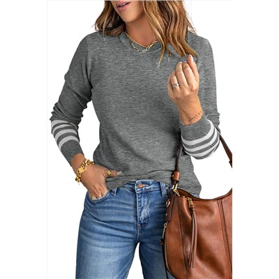 Серый свитер с длинным рукавом в полоску