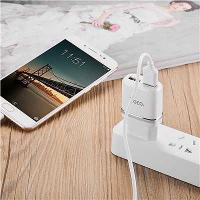 Адаптер Сетевой с кабелем Hoco C12 (повр. уп.) 2USB 2,4A/10W (USB/Lightning) (white)