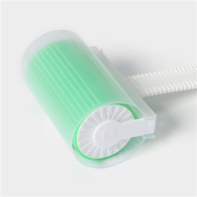 Ролик для чистки одежды в футляре силиконовый, 17×11×6 см, цвет зелёный