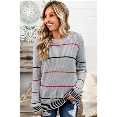 Серый свободный вязаный свитер в разноцветную полоску