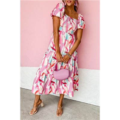 Розовое многоярусное платье миди с абстрактным принтом